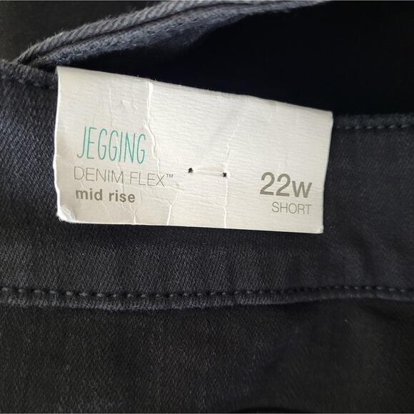 Maurices Black Mid Rise Jegging 22w short - Picture 5 of 6